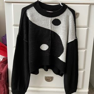 SOLD NWOT SO Yin Yang Cropped Sweater - Juniors Large